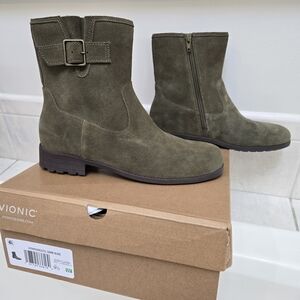 Vionic Olive Green Suede Combat Boots